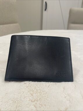 Men's Black Leather Bi-Fold Wallet